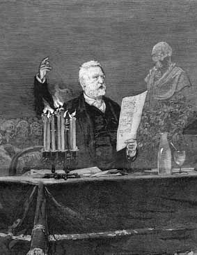 Gravure de Victor Hugo donnant un discours